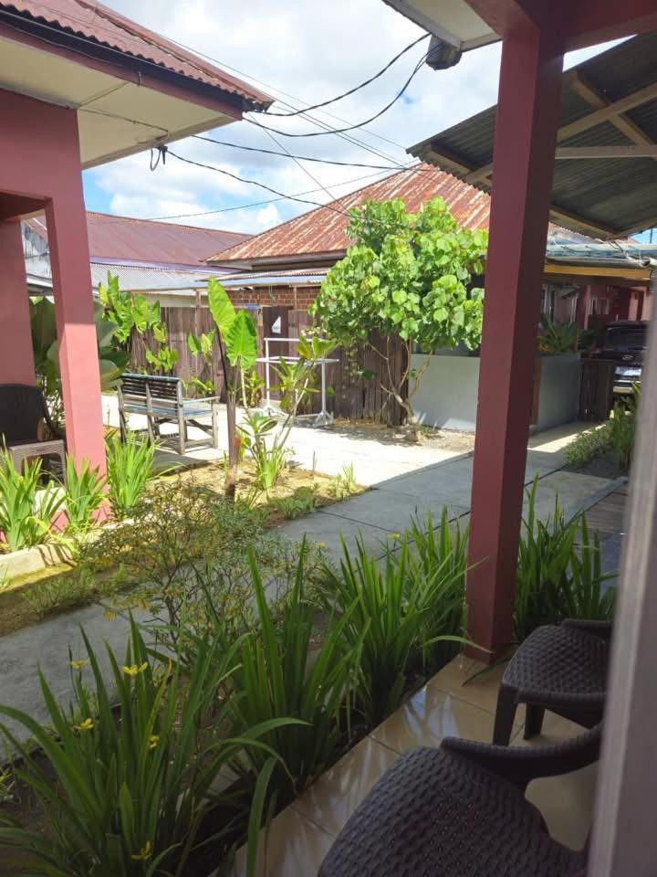 Baronda Guest House Sorong Extérieur photo