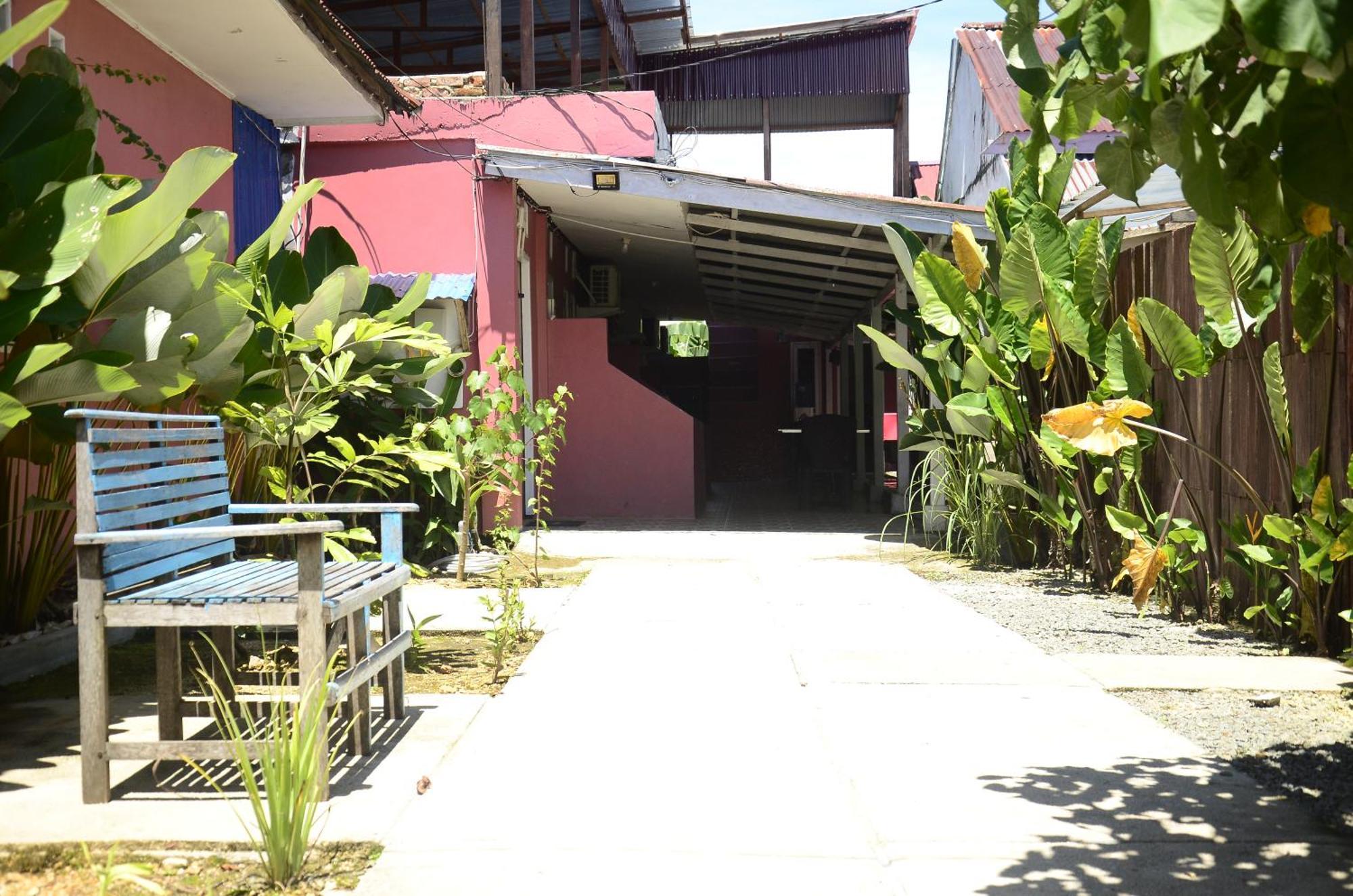 Baronda Guest House Sorong Extérieur photo