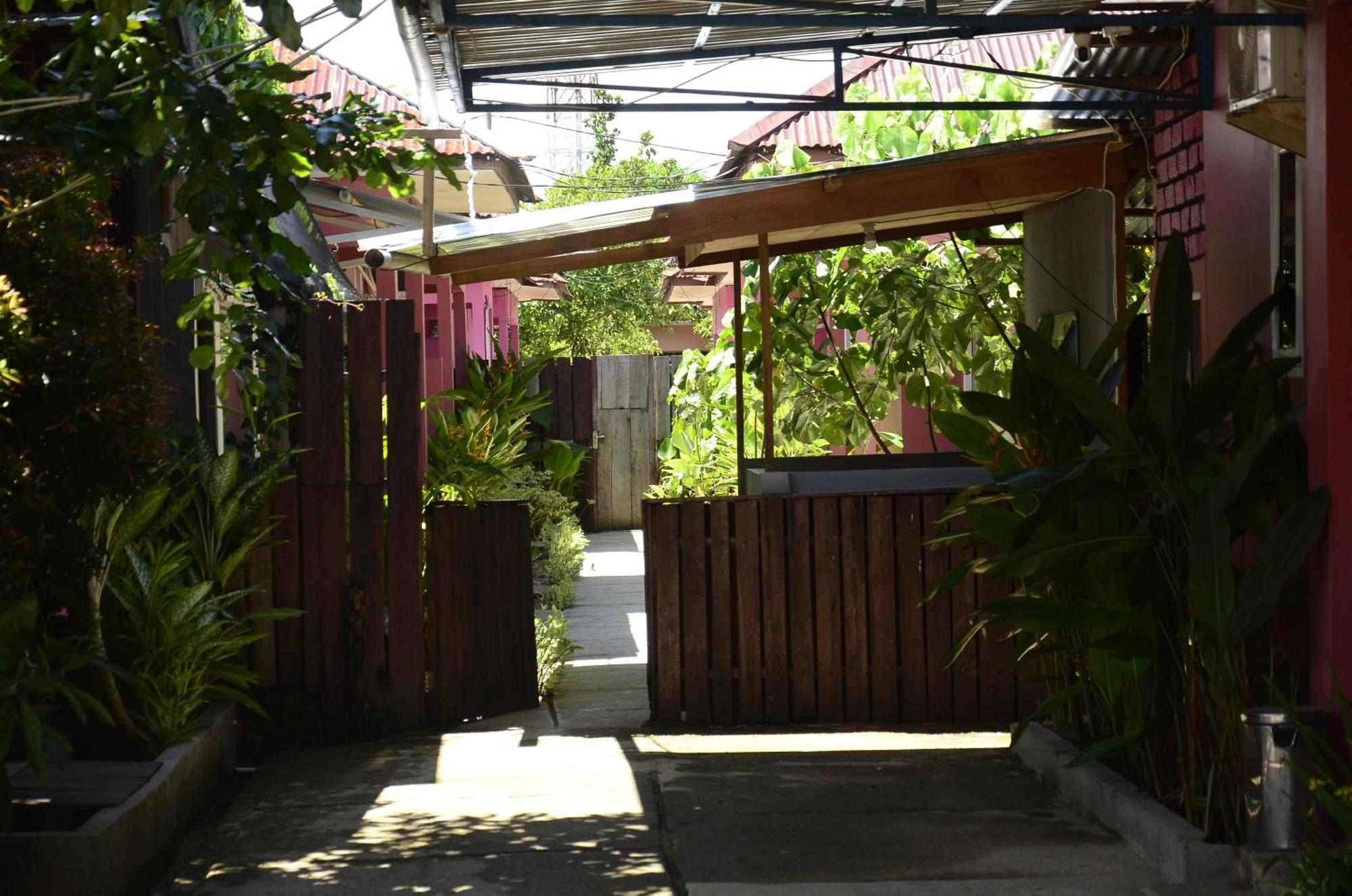 Baronda Guest House Sorong Extérieur photo